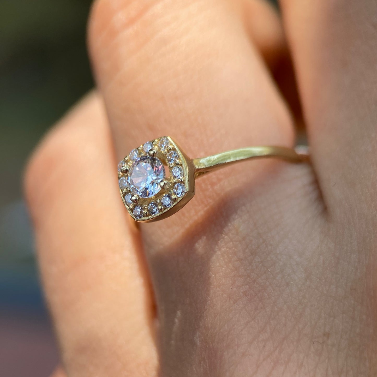 Anillo en Oro Amarillo 10k con Circonias Mod: 14799