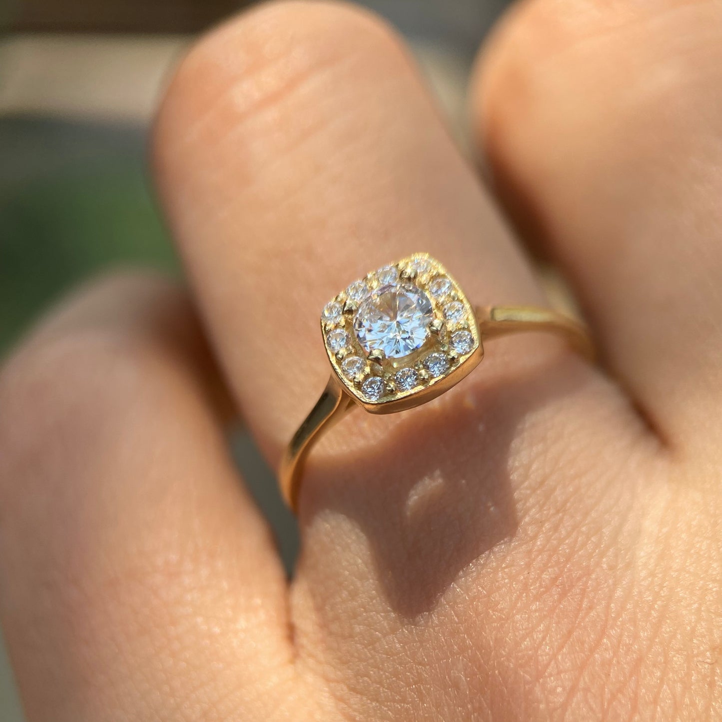 Anillo en Oro Amarillo 10k con Circonias Mod: 14799