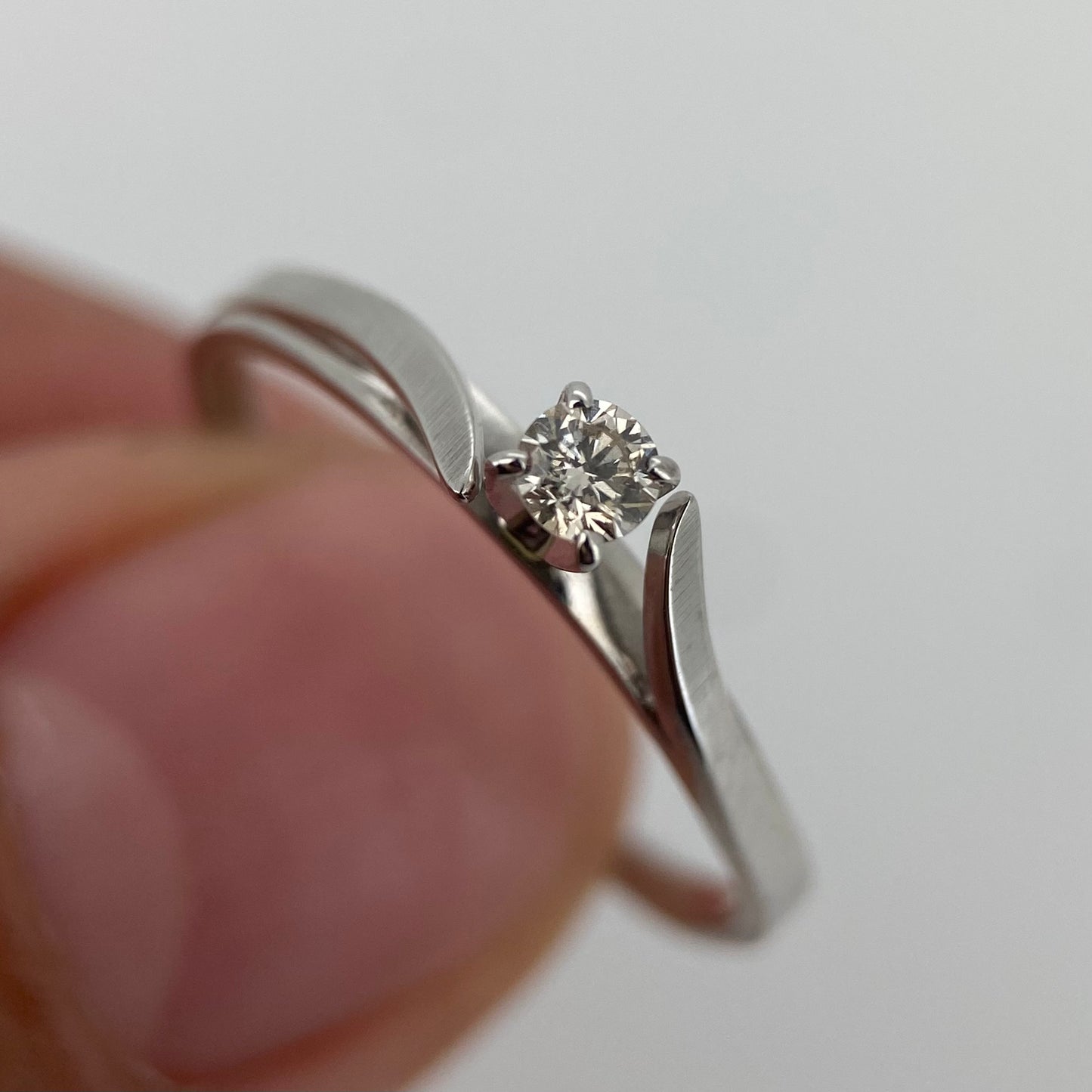 Anillo en Oro blanco de 14k con Diamante Mod: OF1885
