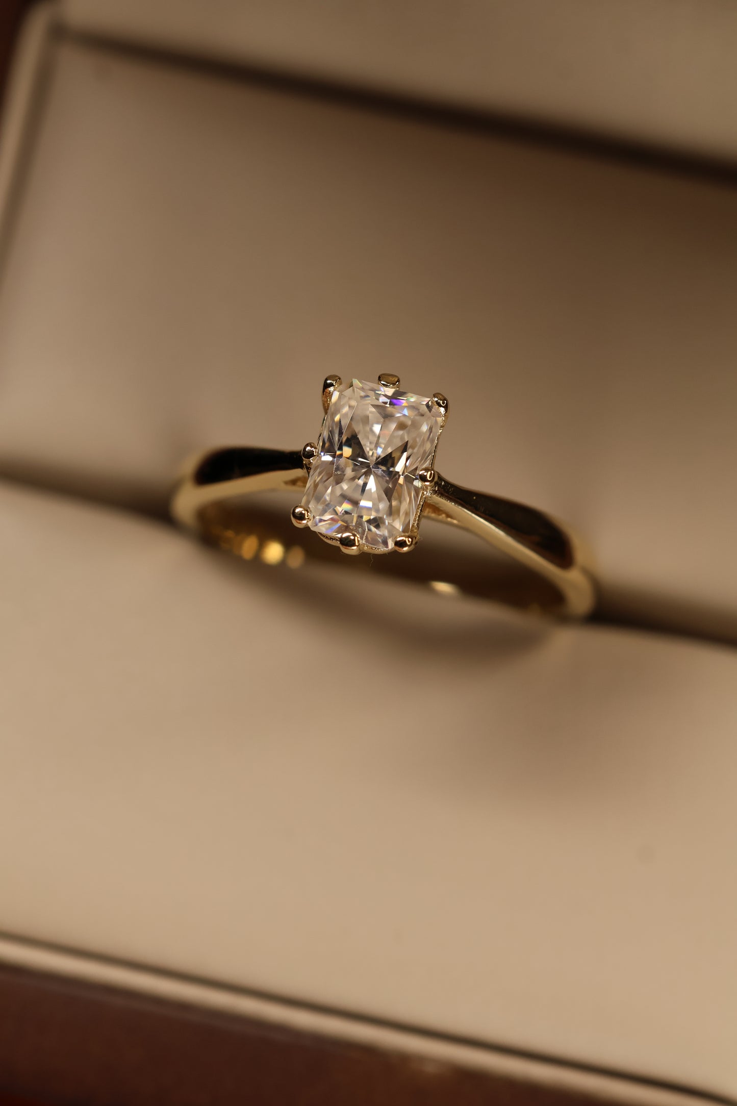Anillo Amara en Oro Amarillo 14k 1.0cts con Moissanita GRA Modelo 15350