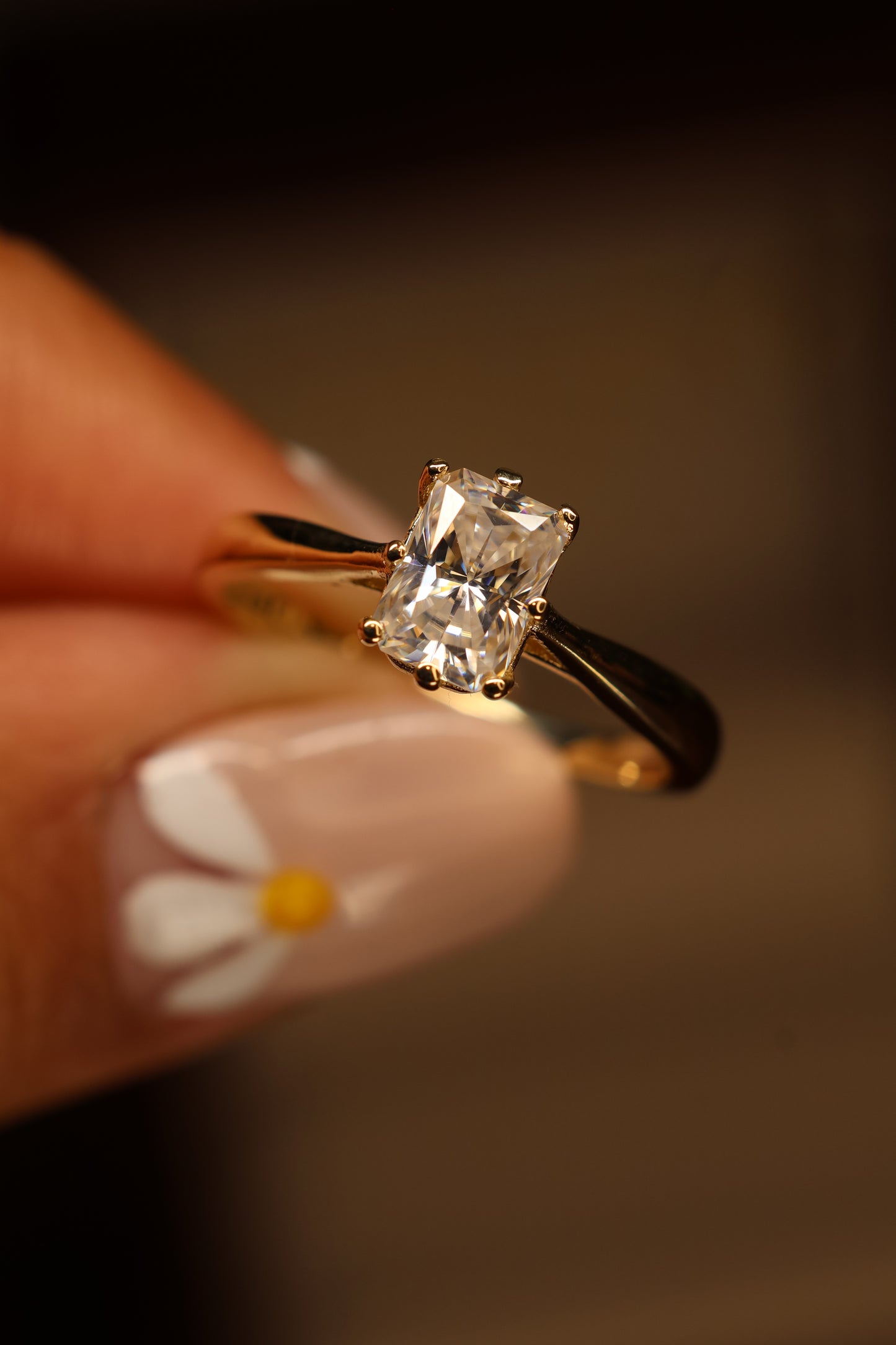Anillo Amara en Oro Amarillo 14k 1.0cts con Moissanita GRA Modelo 15350