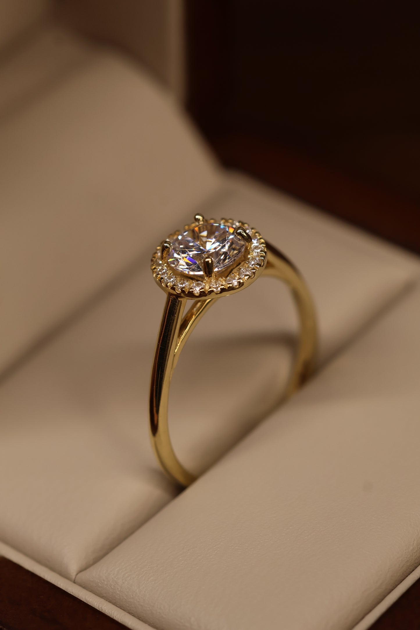 Anillo en Oro Amarillo 14k con Circonias Mod.15895