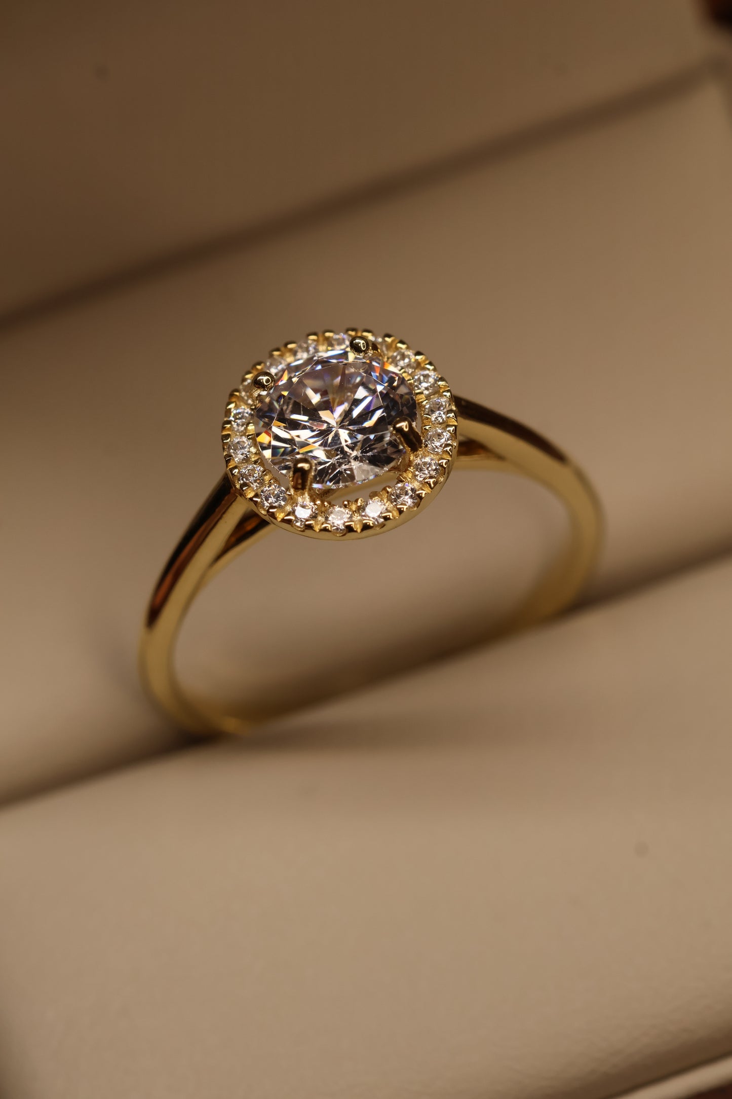 Anillo en Oro Amarillo 14k con Circonias Mod.15895