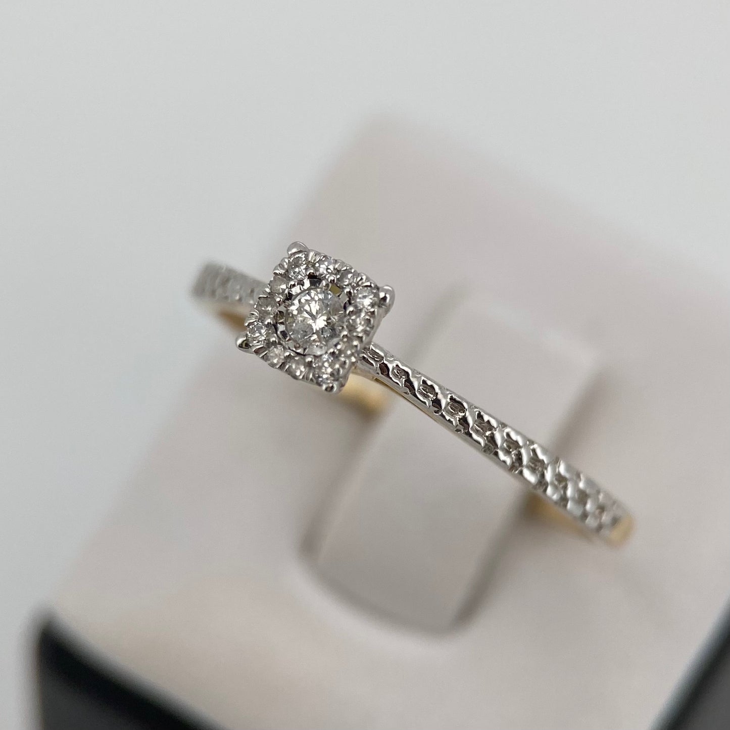 Anillo en Oro Amarillo de 14k con Diamantes Mod: OF1775