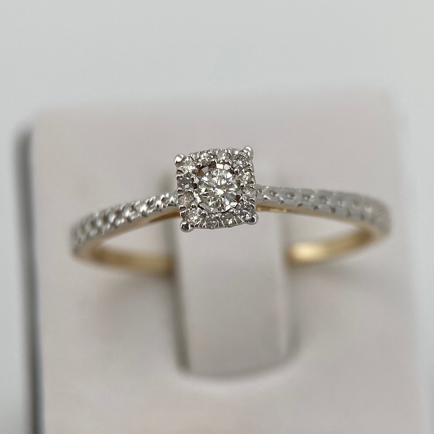 Anillo en Oro Amarillo de 14k con Diamantes Mod: OF1775