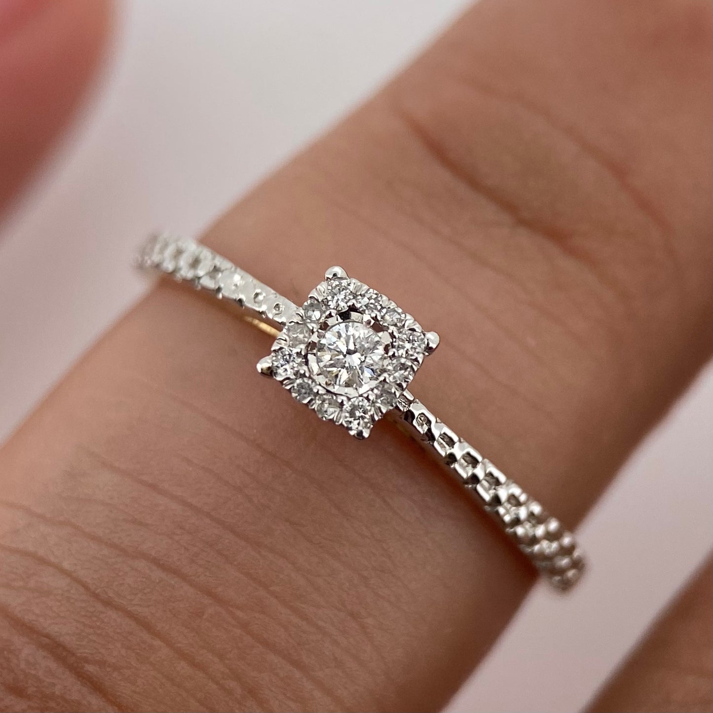 Anillo en Oro Amarillo de 14k con Diamantes Mod: OF1775