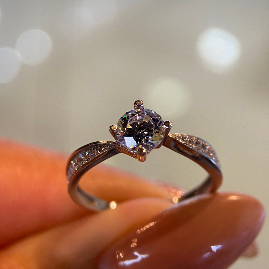 Anillo de compromiso en oro