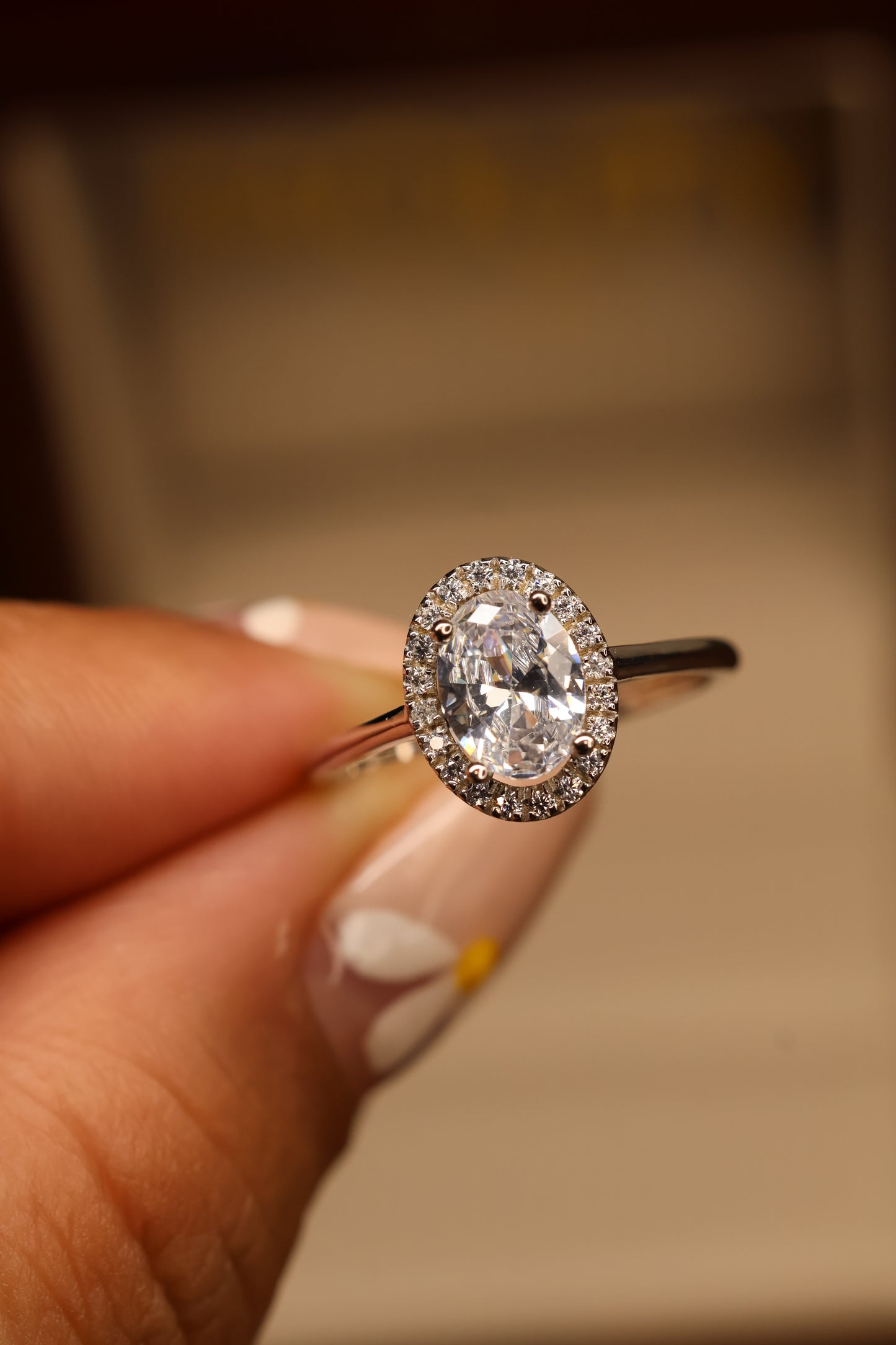 Anillo Sienna solitario en Oro Blanco 14k con Circonias Mod.15894