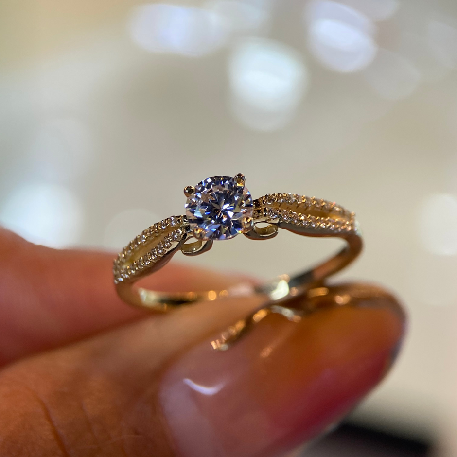 Anillo de compromiso en oro