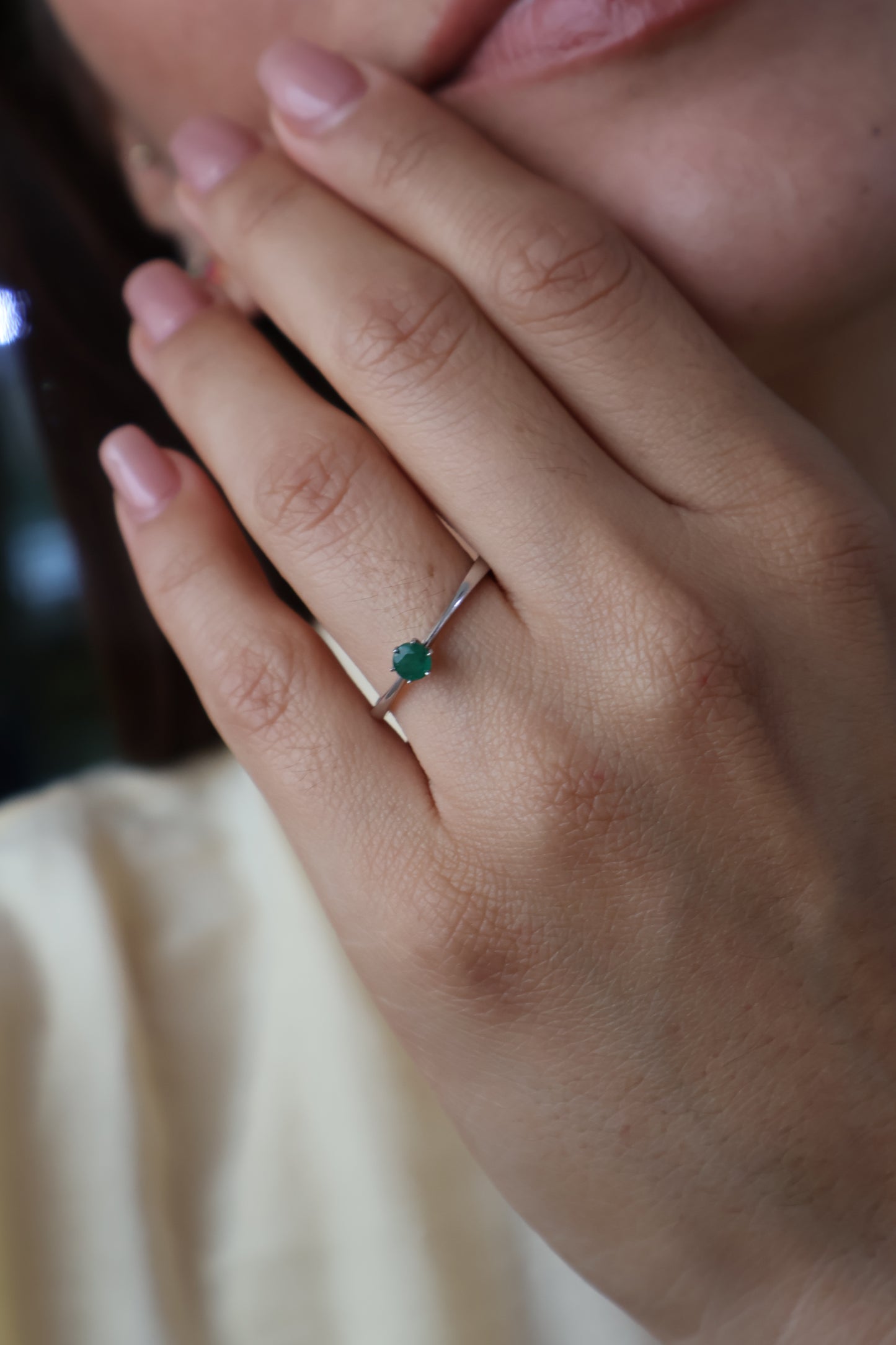 Anillo Samantha en Oro Blanco 14k con Esmeralda 0.40 ct