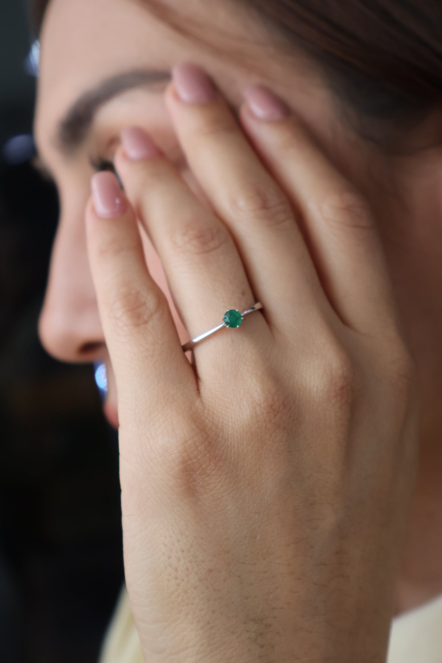 Anillo Samantha en Oro Blanco 14k con Esmeralda 0.40 ct