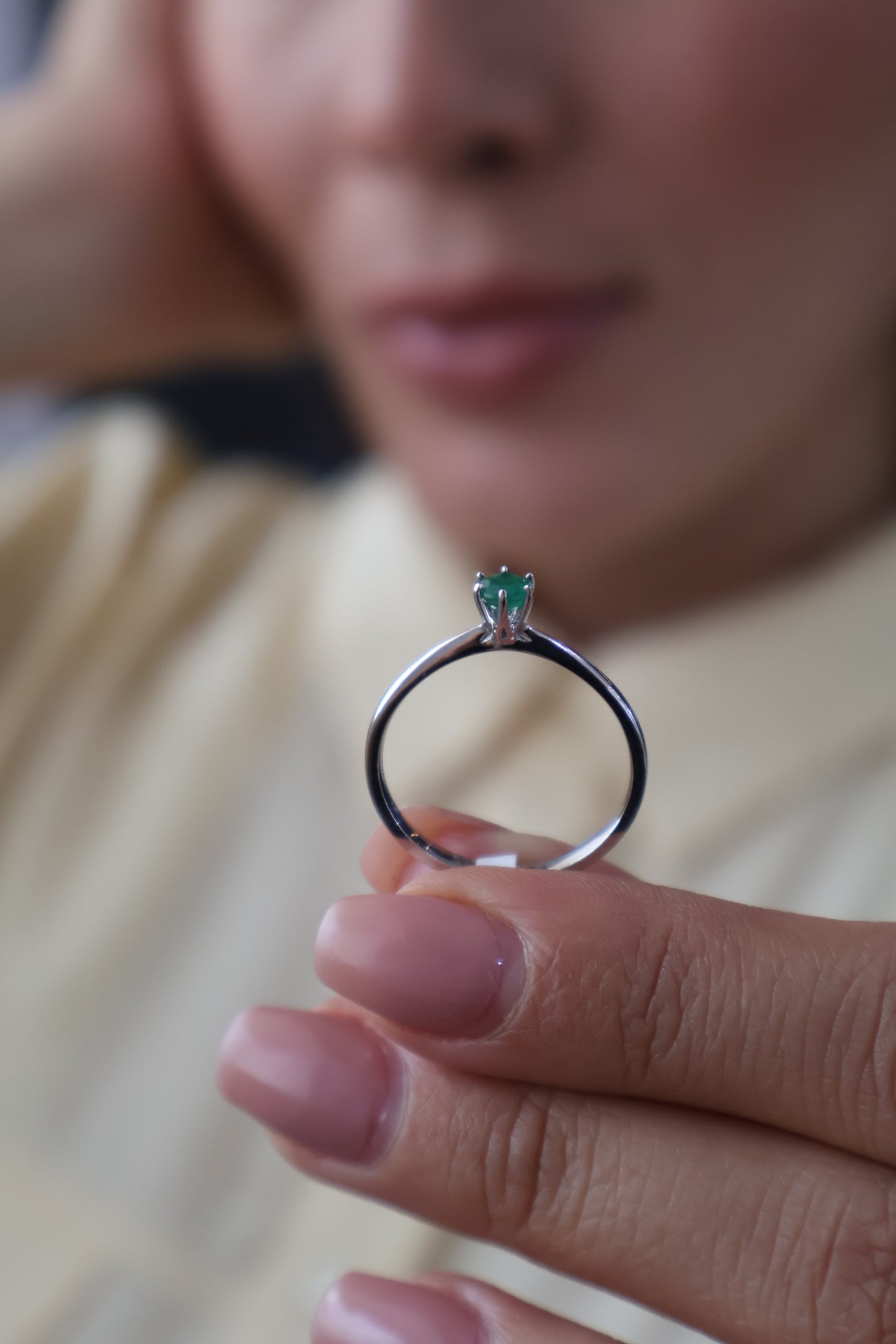 Anillo Samantha en Oro Blanco 14k con Esmeralda 0.40 ct