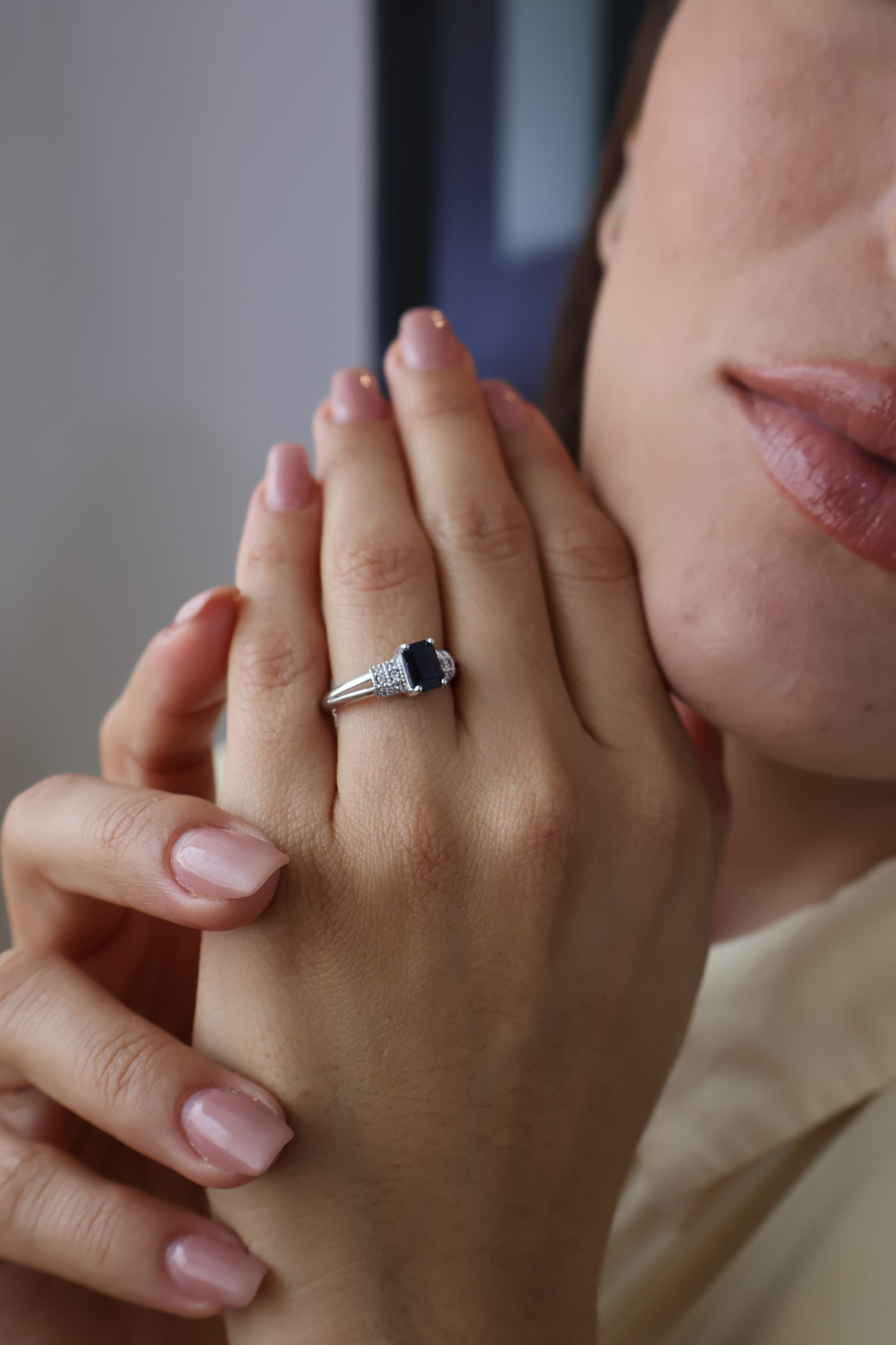 Anillo Desiree en Oro Blanco 14k con Zafiro 0.70 ct