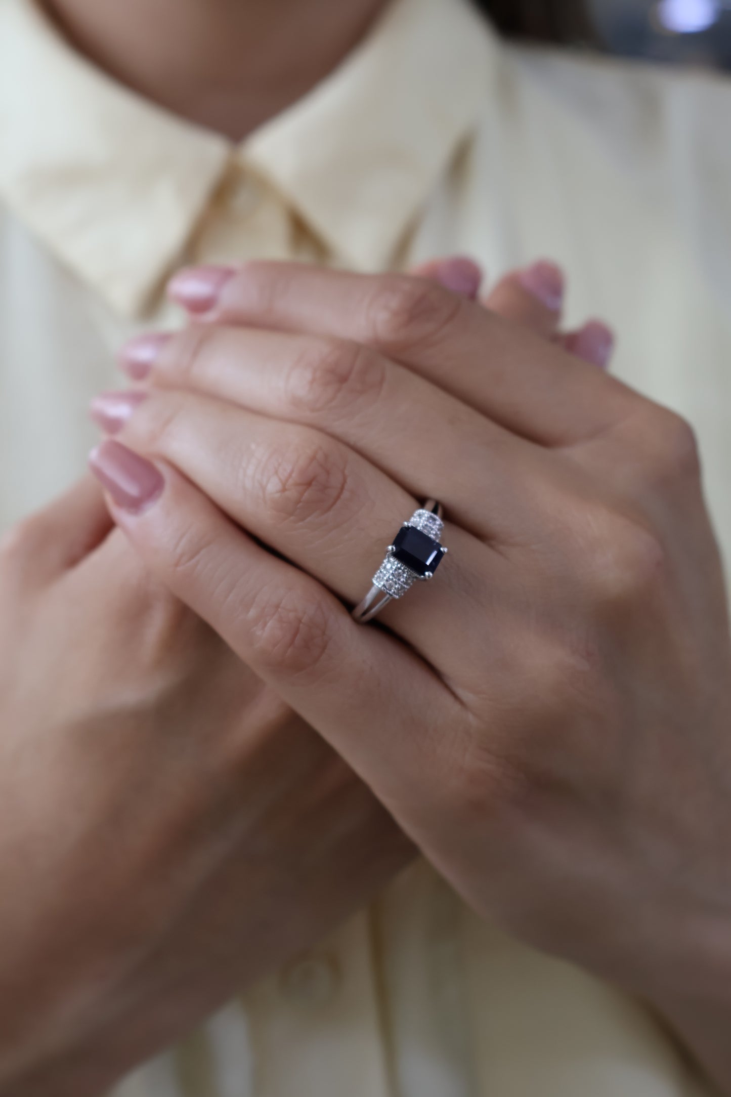 Anillo Desiree en Oro Blanco 14k con Zafiro 0.70 ct