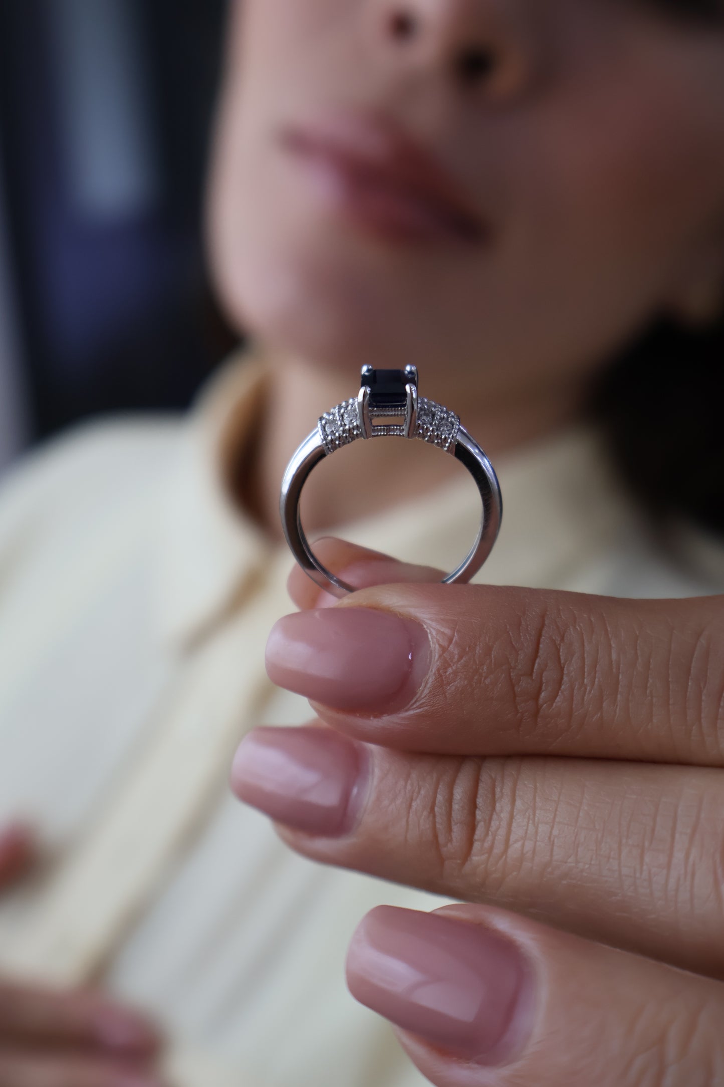 Anillo Desiree en Oro Blanco 14k con Zafiro 0.70 ct