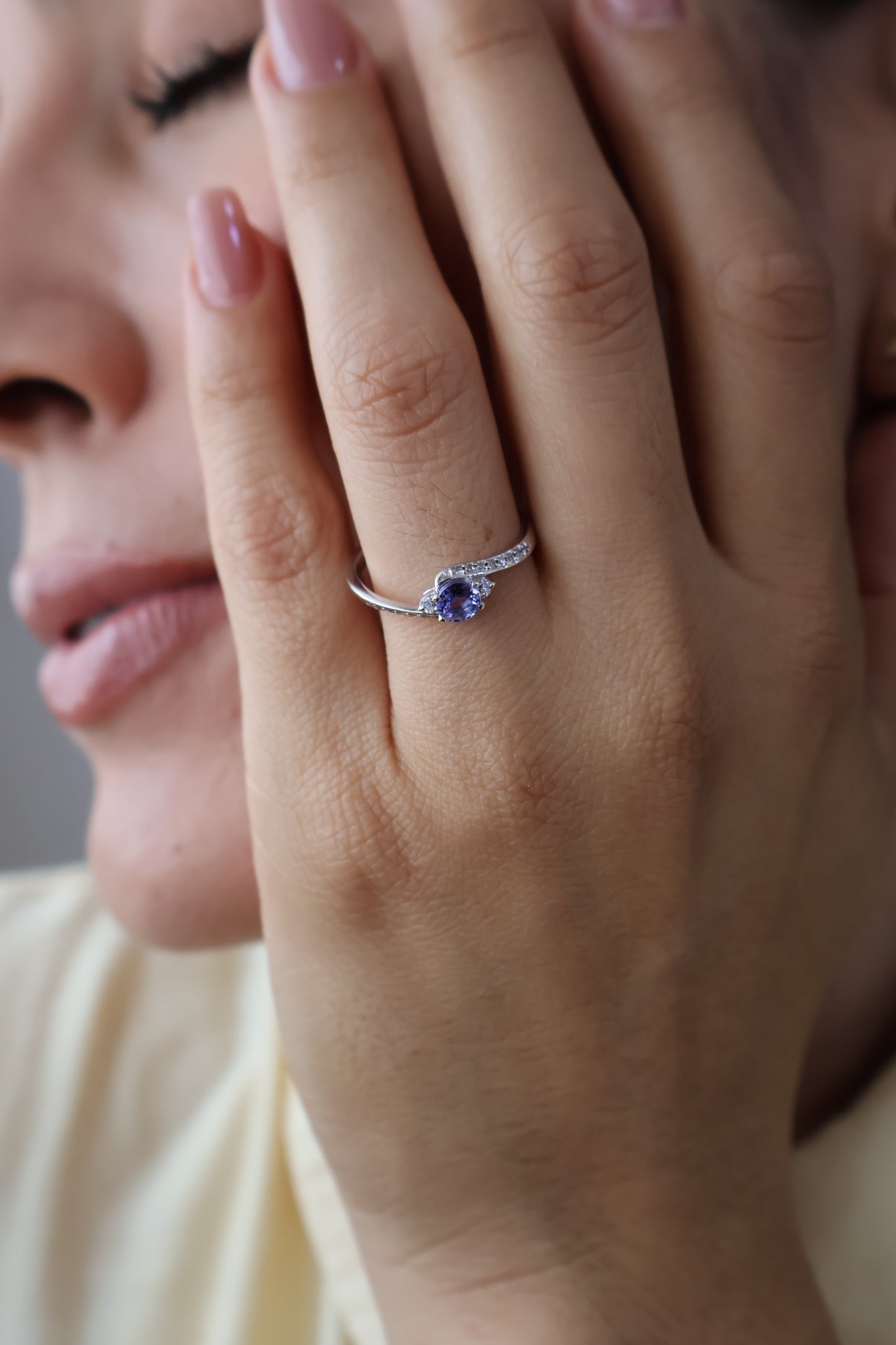 Anillo Eloise en Oro Blanco 14k con Tanzanita 0.50 ct