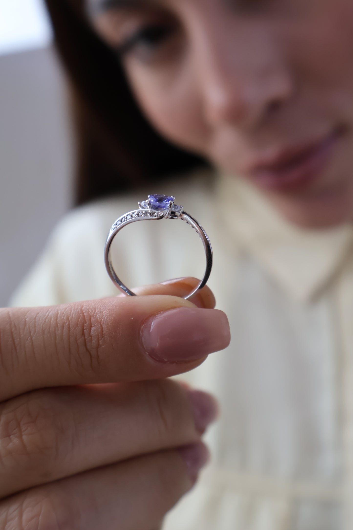 Anillo Eloise en Oro Blanco 14k con Tanzanita 0.50 ct