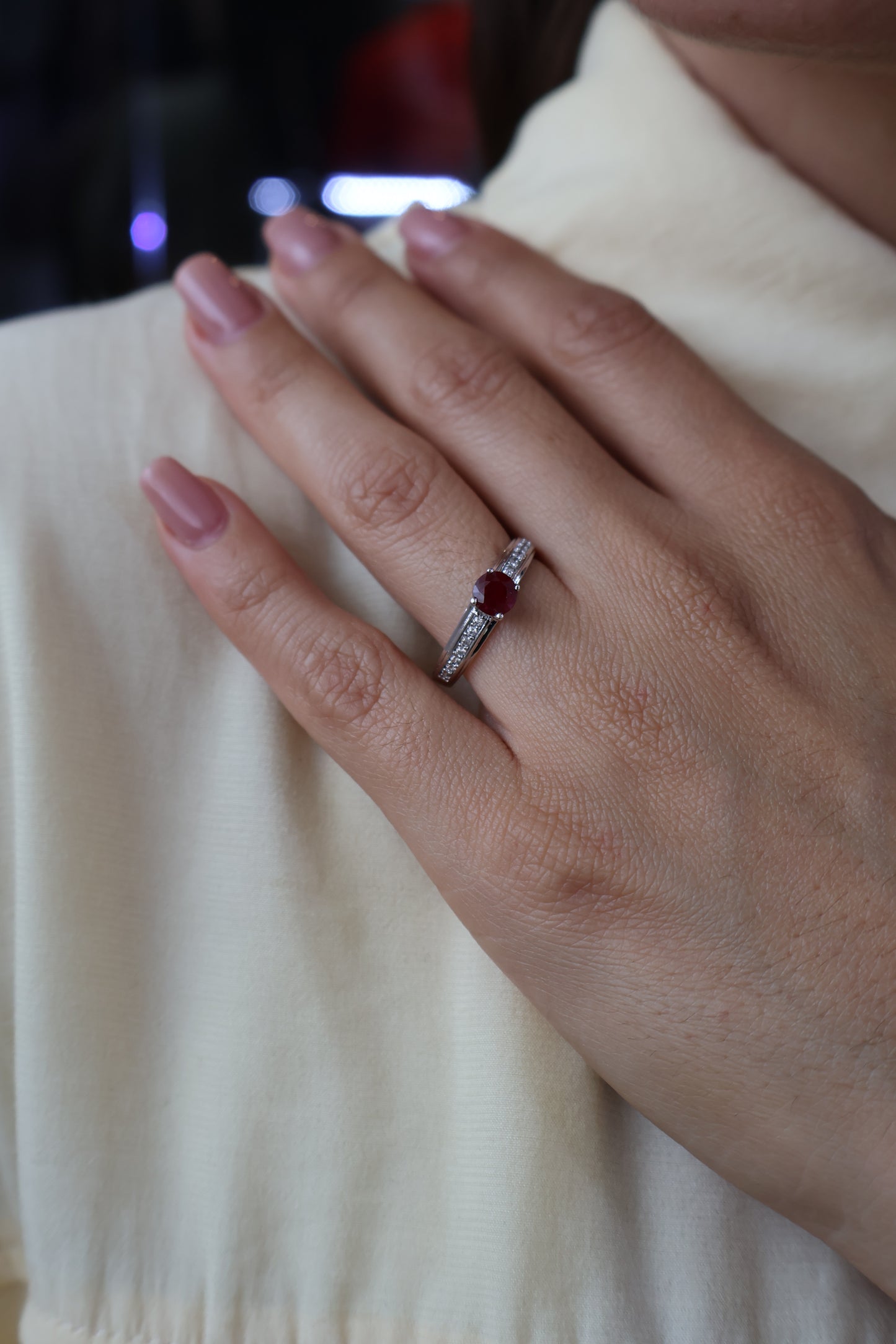 Anillo Ariel en Oro Blanco 14k con Rubi 0.60 ct