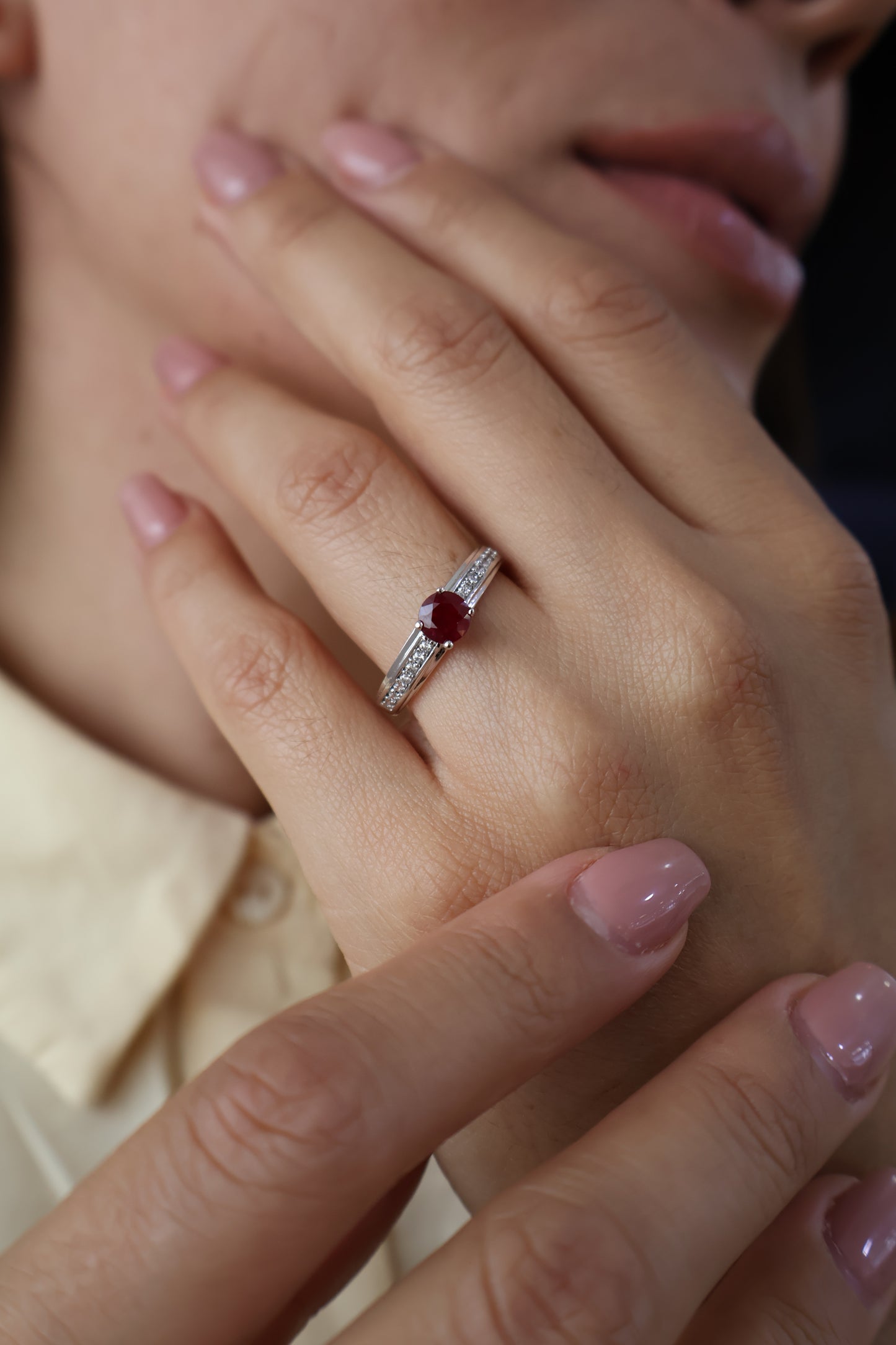 Anillo Ariel en Oro Blanco 14k con Rubi 0.60 ct