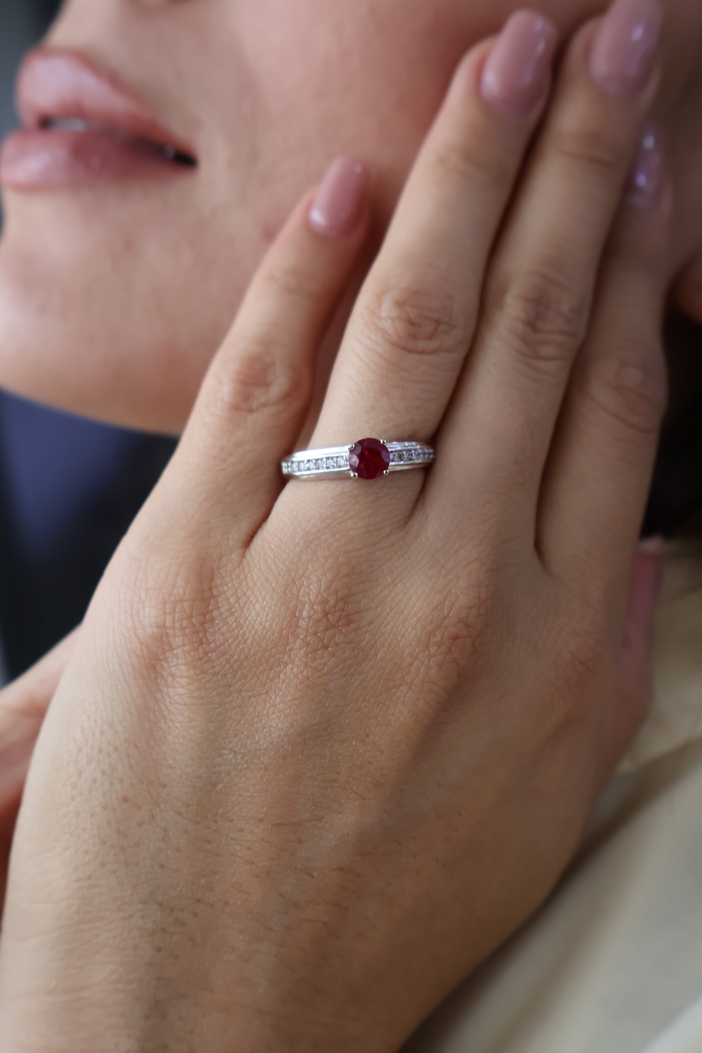 Anillo Ariel en Oro Blanco 14k con Rubi 0.60 ct