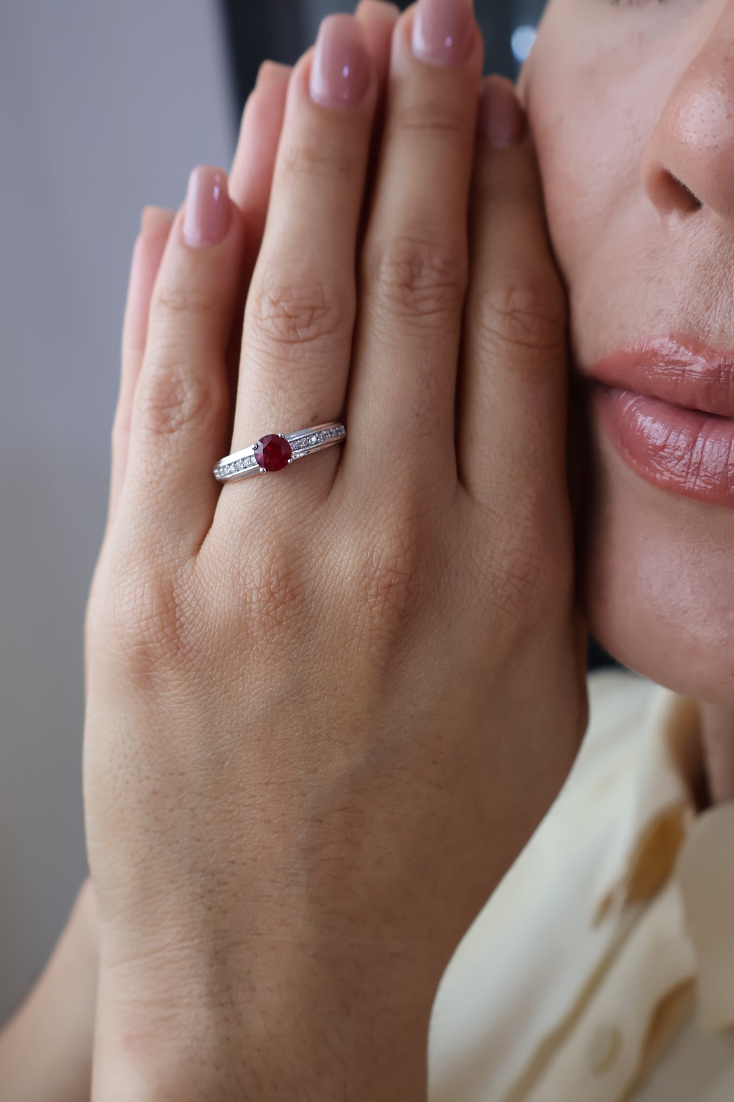 Anillo Ariel en Oro Blanco 14k con Rubi 0.60 ct