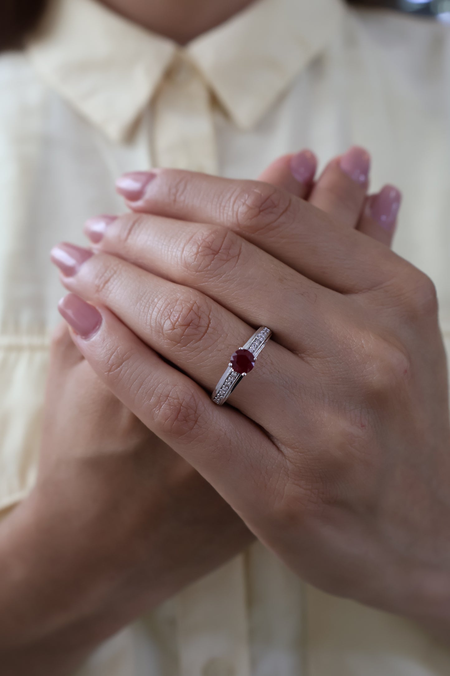 Anillo Ariel en Oro Blanco 14k con Rubi 0.60 ct