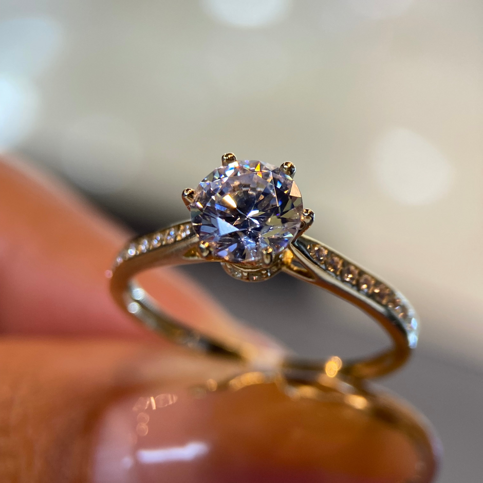 Anillo de compromiso en oro
