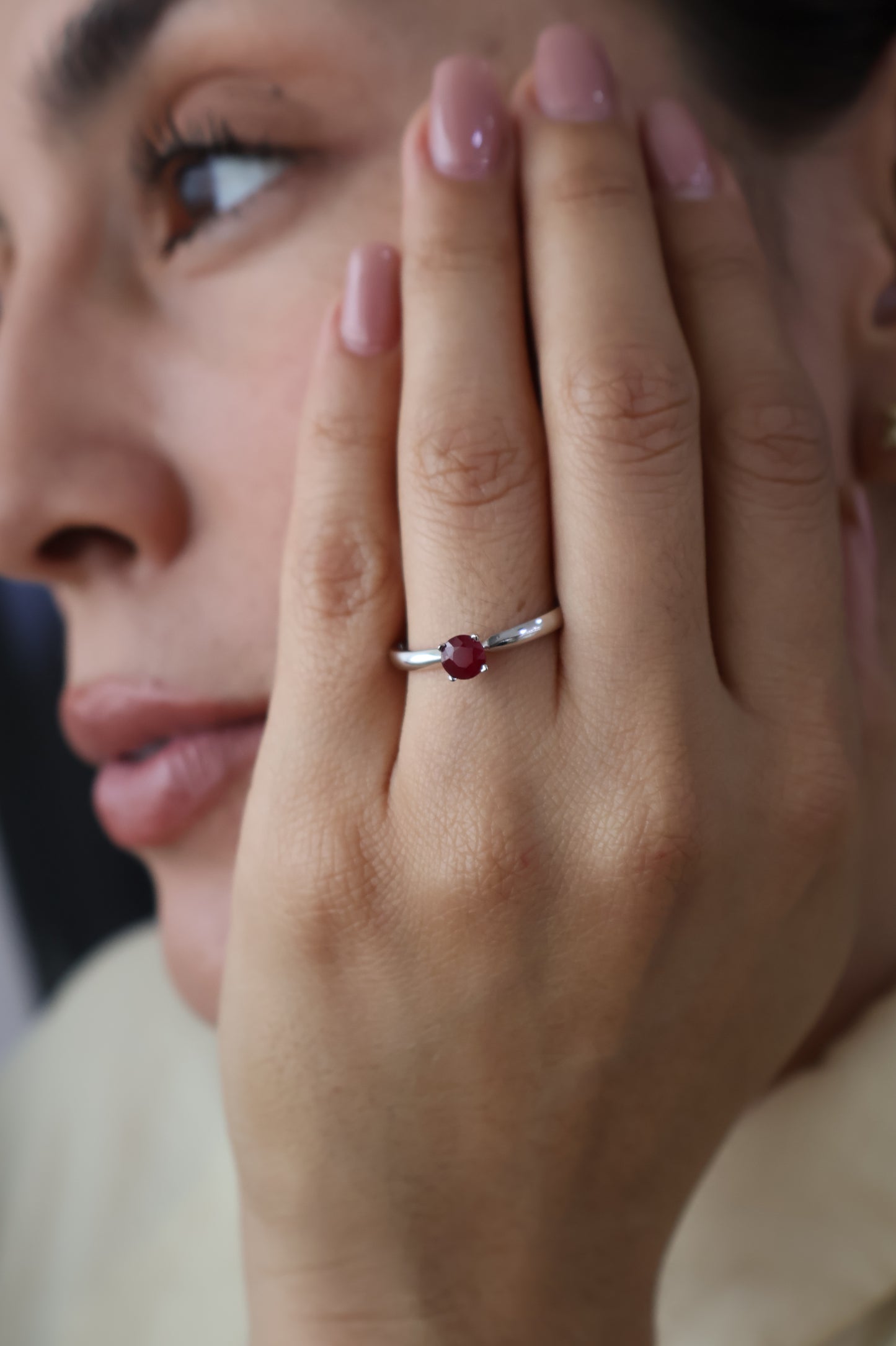 Anillo Elliana en Oro Blanco 14k con Rubi 0.50 ct