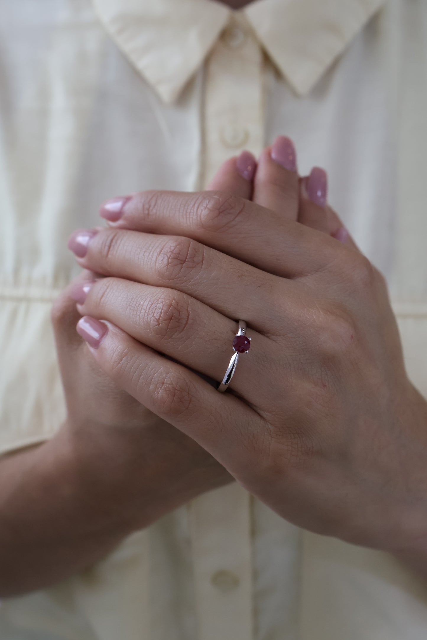 Anillo Elliana en Oro Blanco 14k con Rubi 0.50 ct