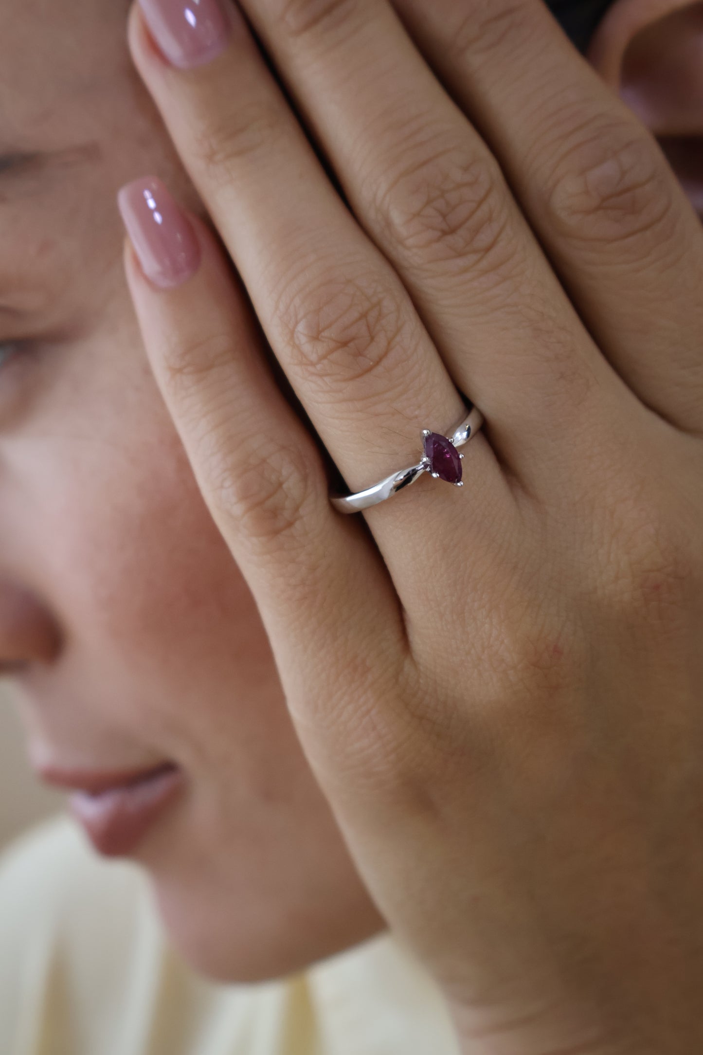 Anillo Kaylee en Oro Blanco 14k con Rubi 0.70 ct