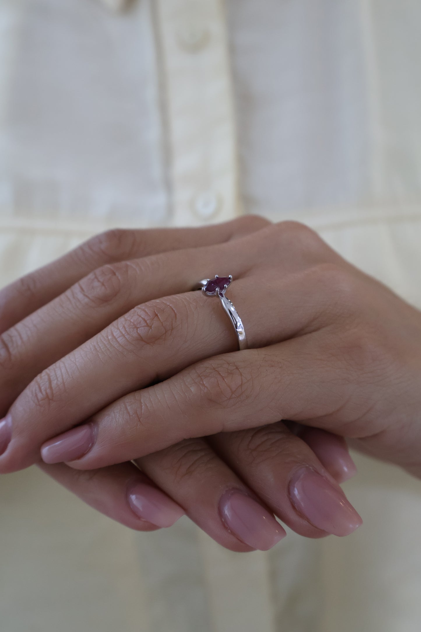Anillo Kaylee en Oro Blanco 14k con Rubi 0.70 ct