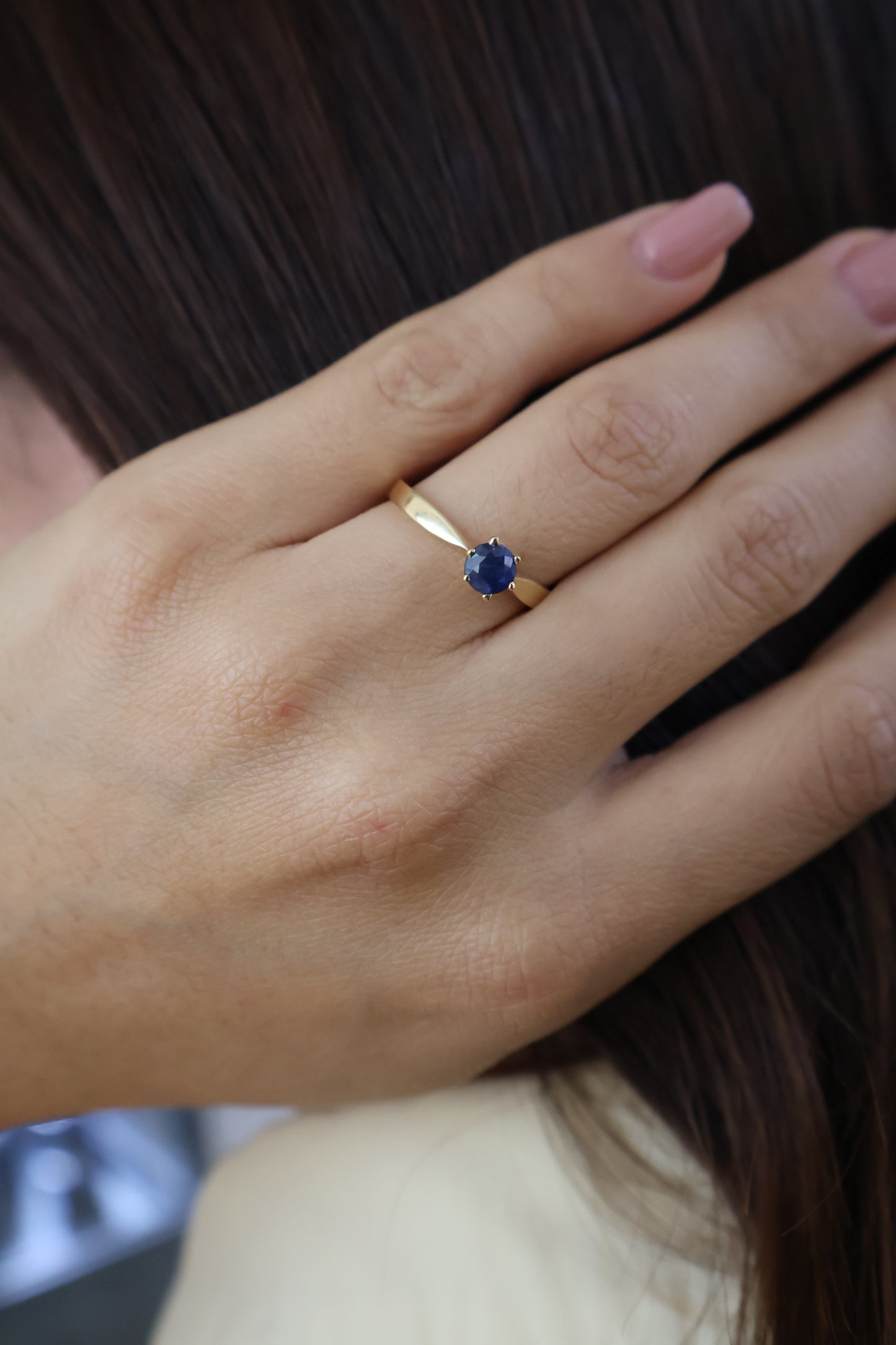 Anillo Kehlani en Oro Amarillo 14k con Zafiro 0.60 ct