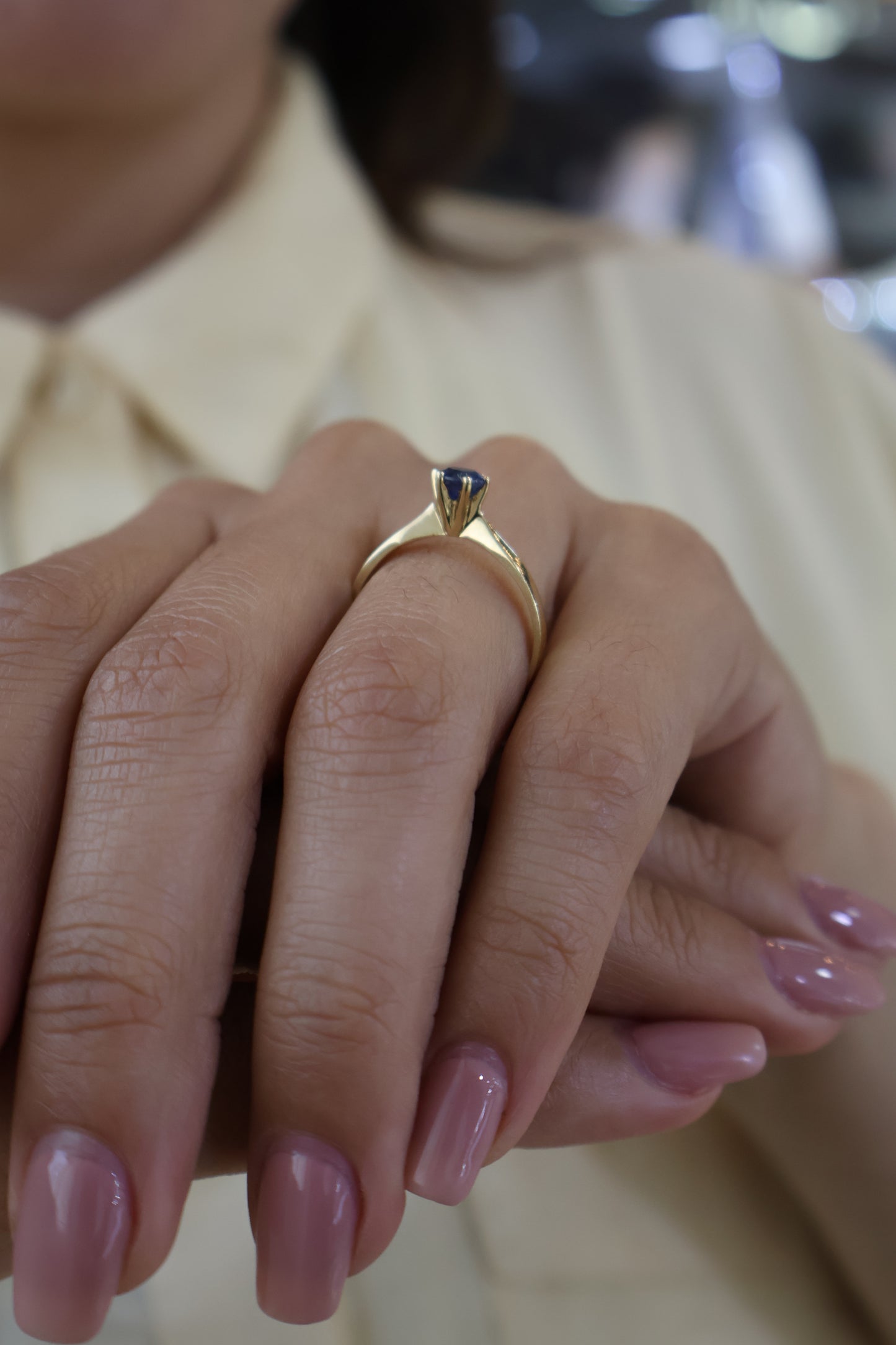 Anillo Kehlani en Oro Amarillo 14k con Zafiro 0.60 ct