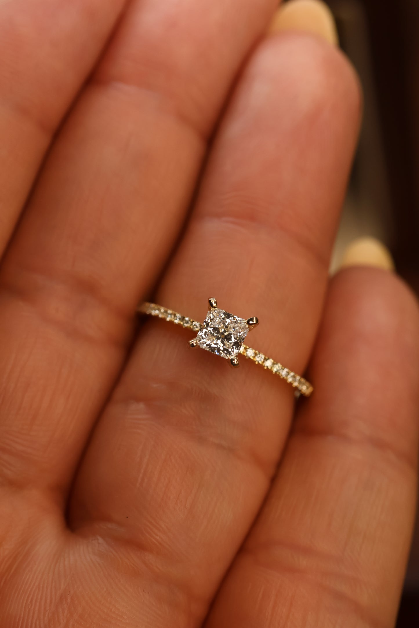 Anillo Soleil Oro Amarillo 14K con Diamante de Laboratorio de .55ct IGI