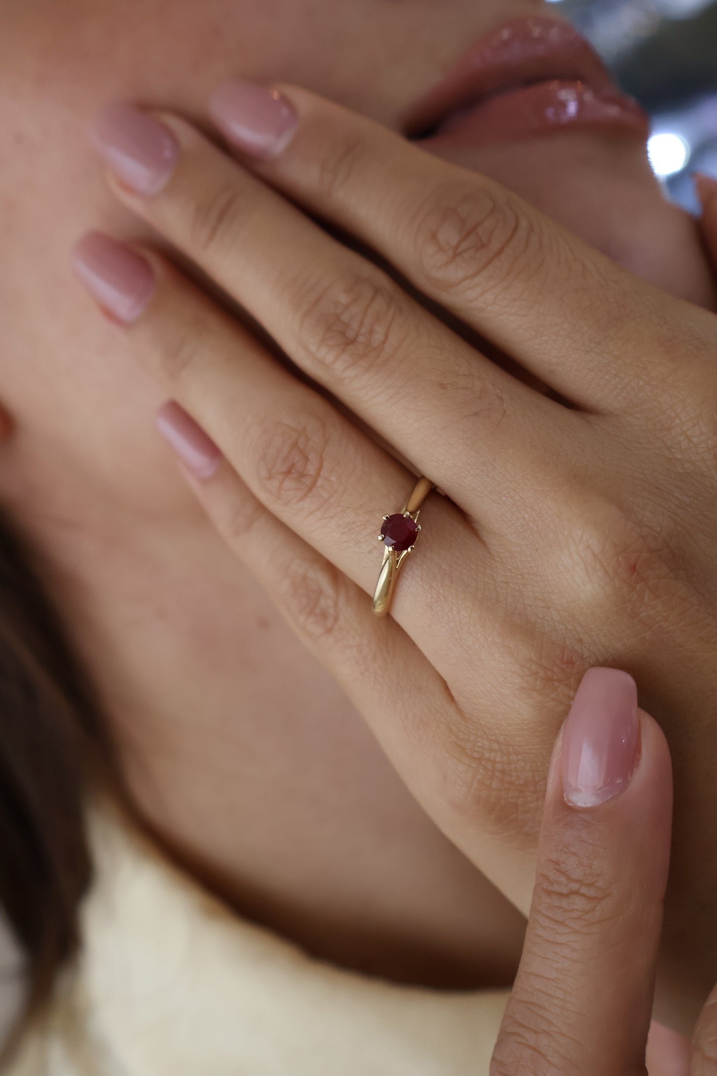 Anillo Ember con Oro Amarillo 14k con Rubi 0.50 ct