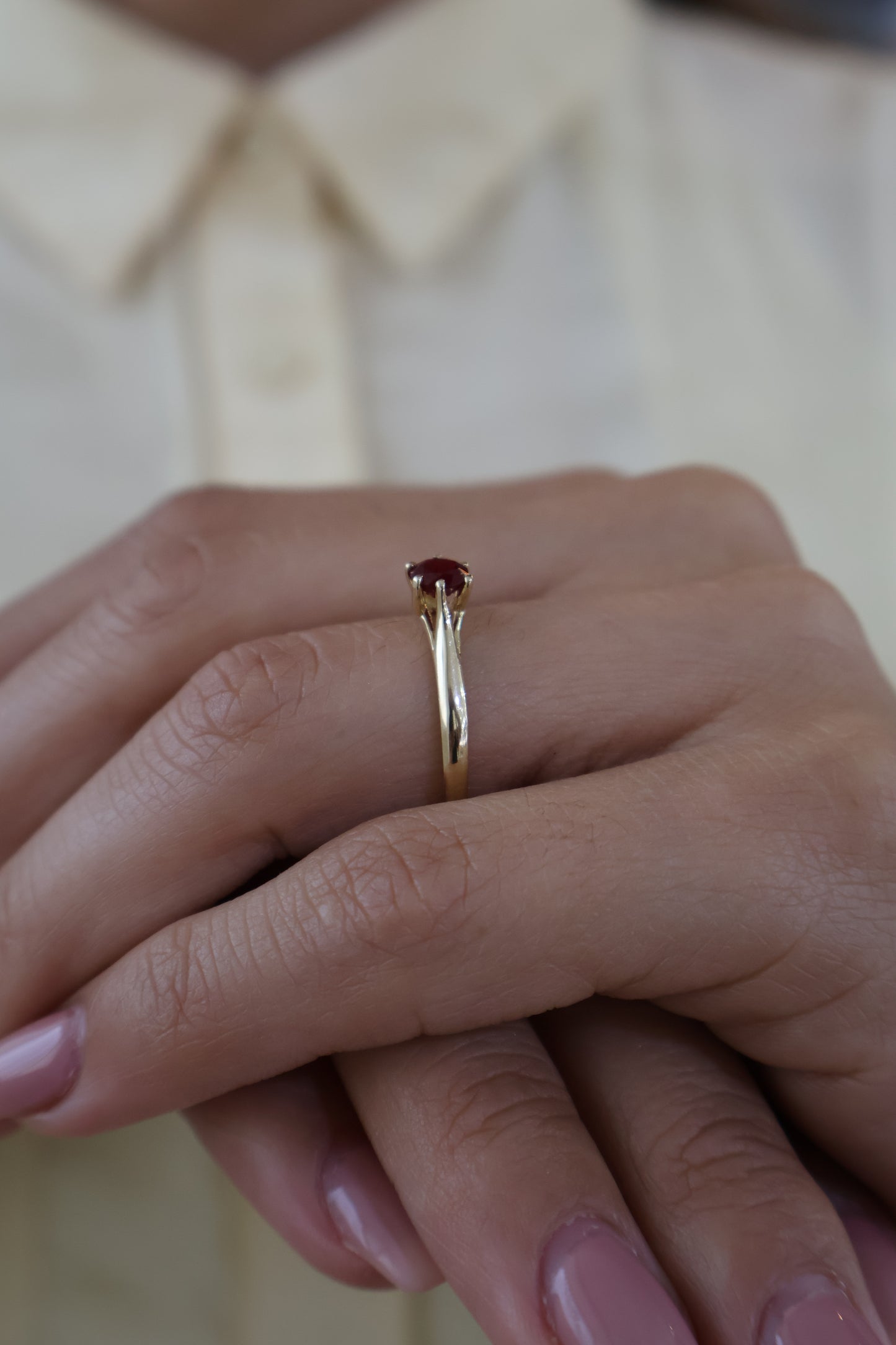 Anillo Ember con Oro Amarillo 14k con Rubi 0.50 ct