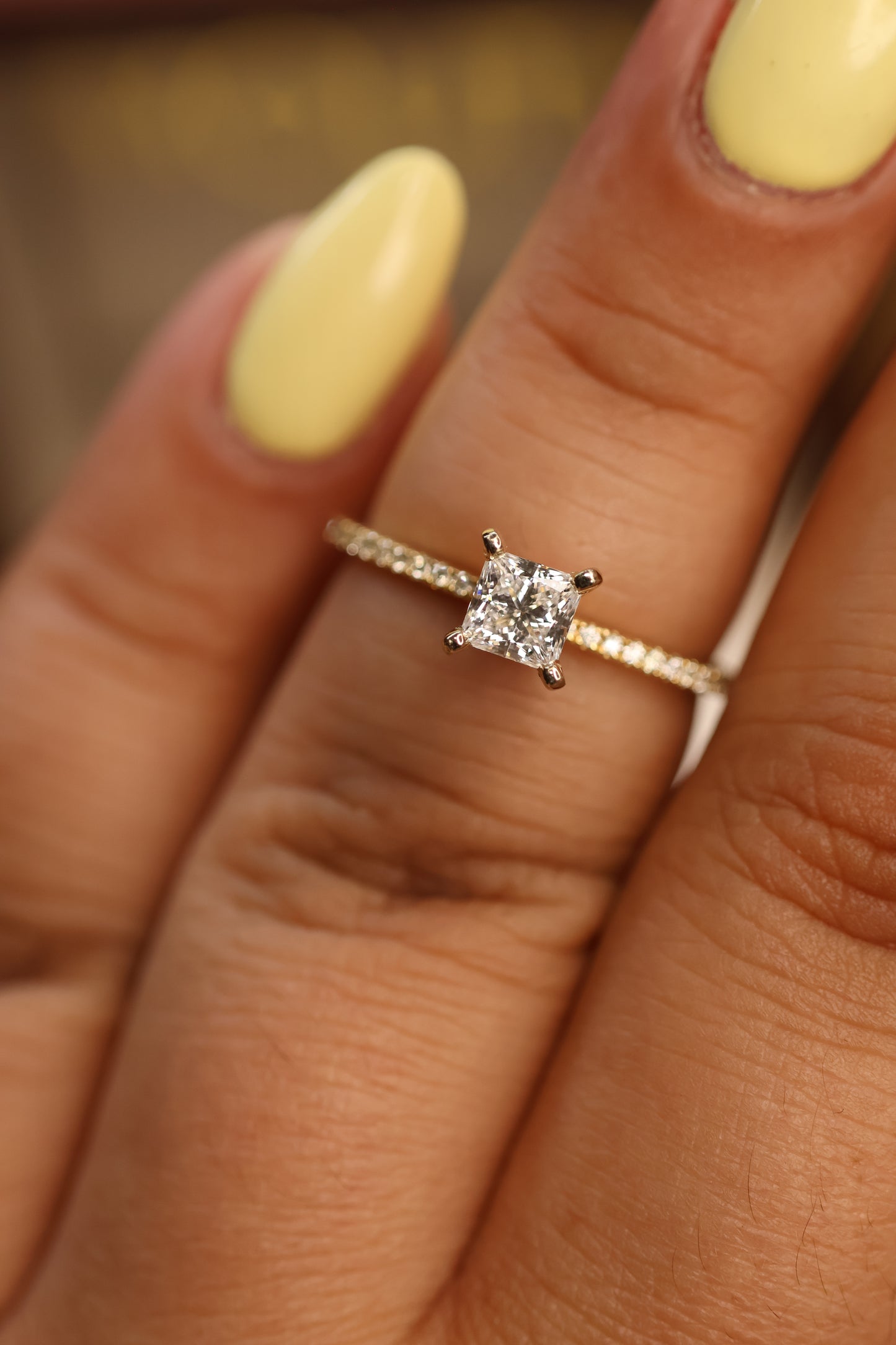 Anillo Soleil Oro Amarillo 14K con Diamante de Laboratorio de .55ct IGI
