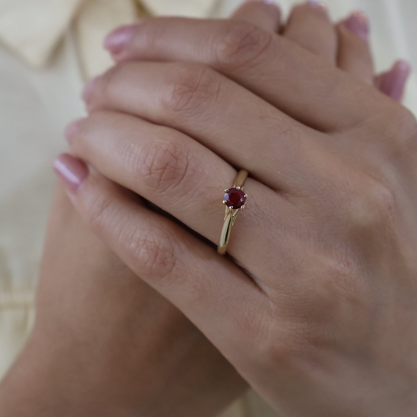 Anillo Ember con Oro Amarillo 14k con Rubi 0.50 ct