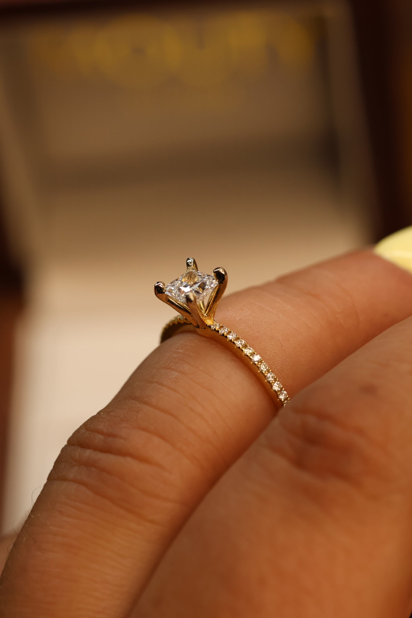 Anillo Soleil Oro Amarillo 14K con Diamante de Laboratorio de .55ct IGI
