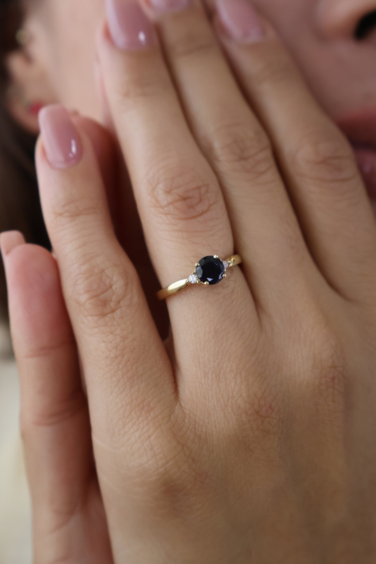 Anillo Ariella en Oro Amarillo 14k con Zafiro 0.60 ct