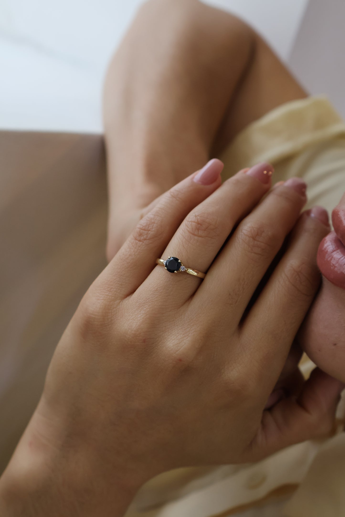 Anillo Ariella en Oro Amarillo 14k con Zafiro 0.60 ct