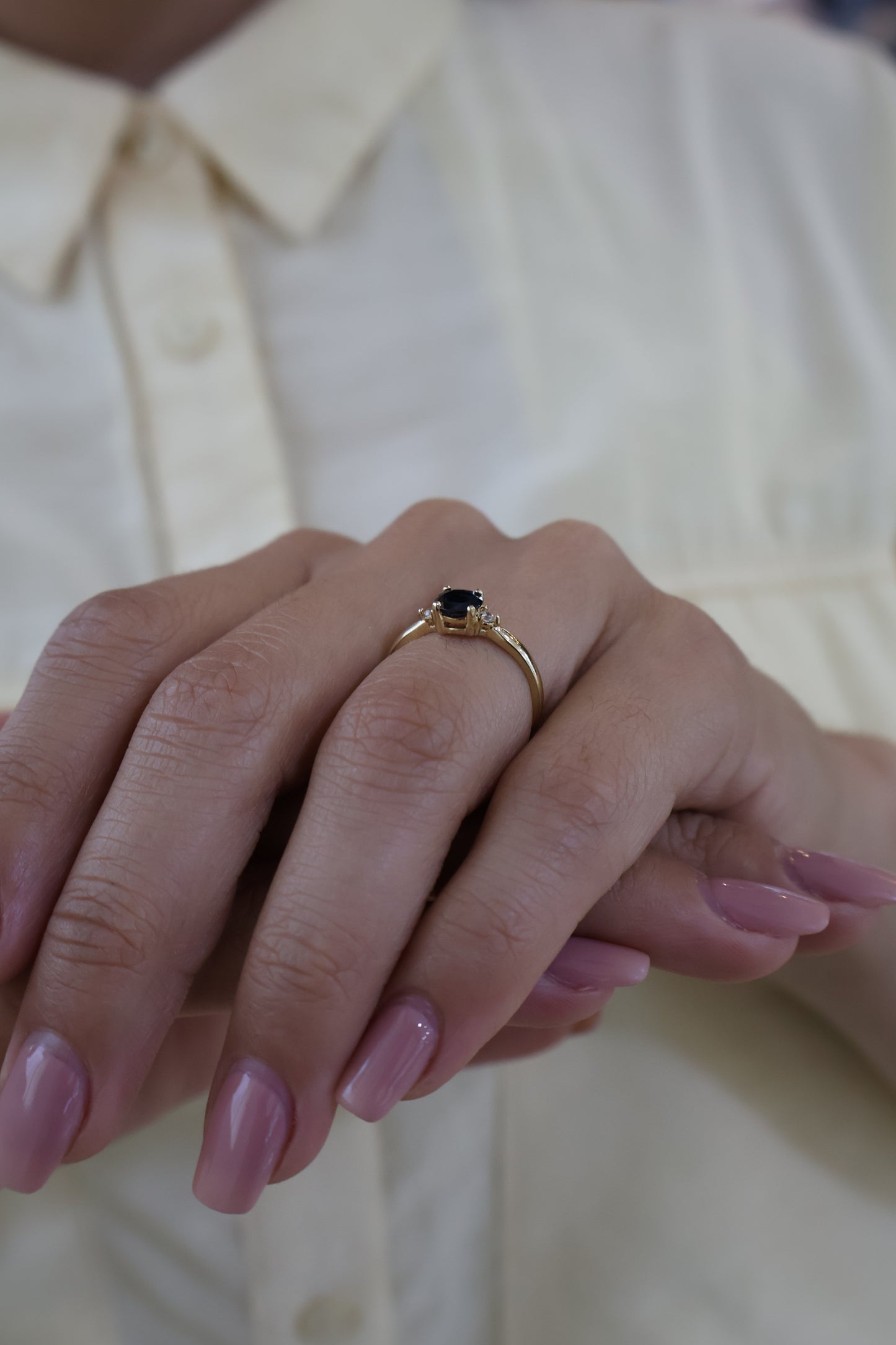 Anillo Ariella en Oro Amarillo 14k con Zafiro 0.60 ct