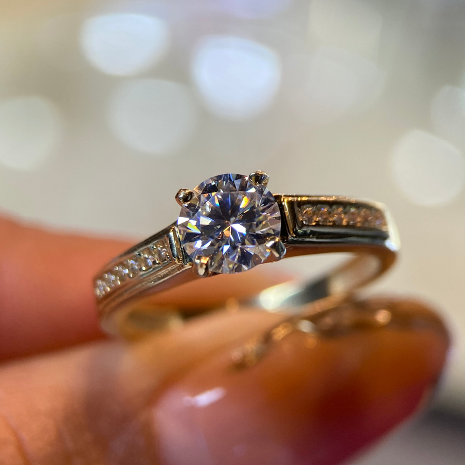 Anillo de compromiso en oro