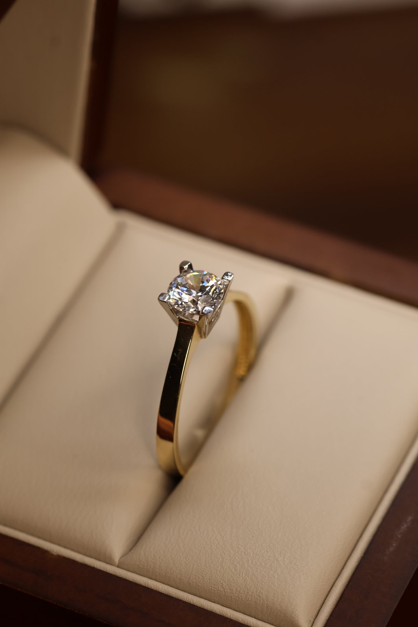 Anillo en Oro Amarillo 14k con Circonia Mod. 15843