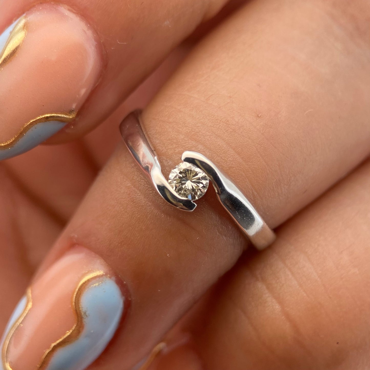 Anillo en Oro blanco de 14k con Diamante Mod: OF1880