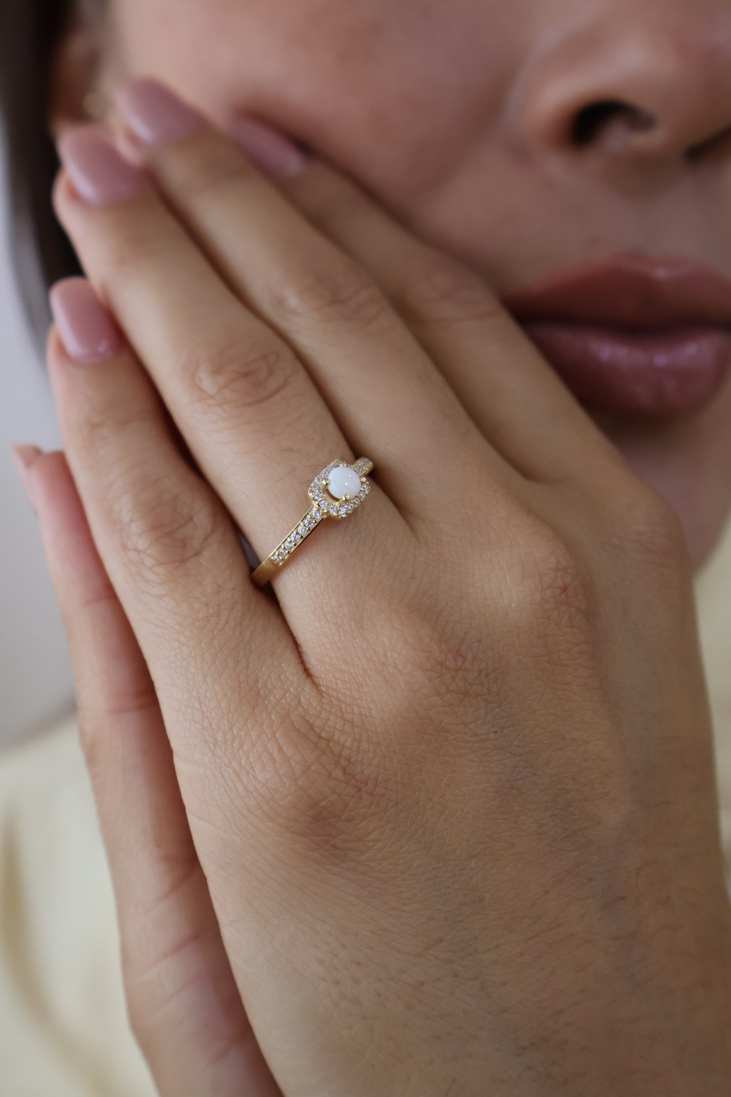 Anillo Taylor en Oro Amarillo 14k con Opalo 0.40 ct