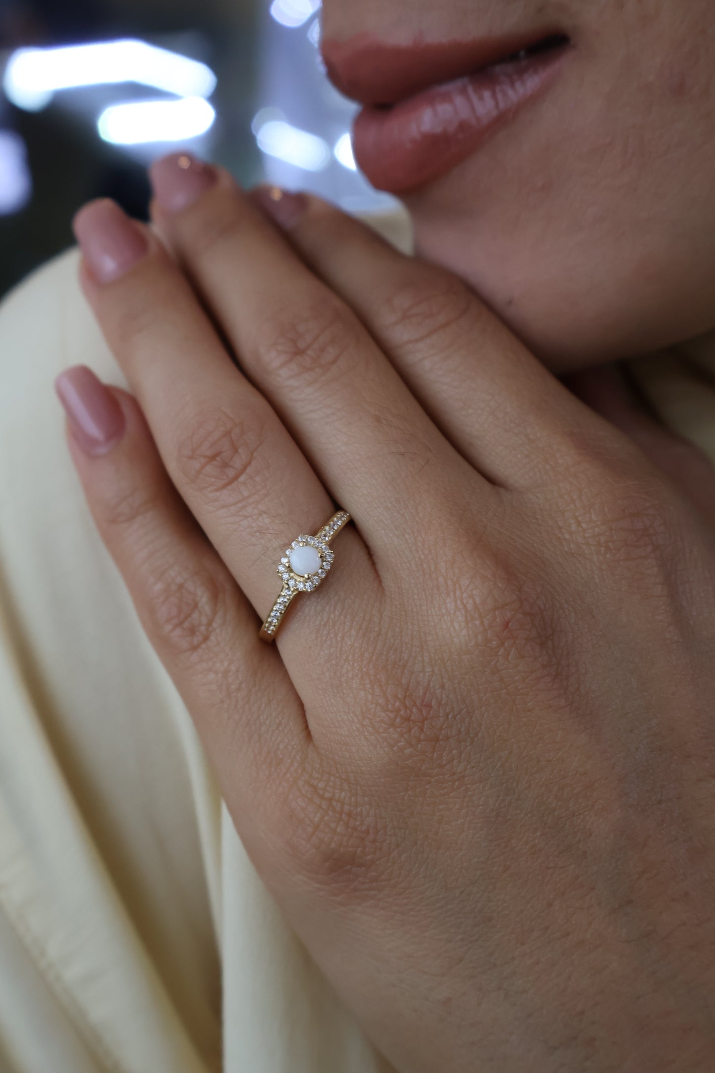 Anillo Taylor en Oro Amarillo 14k con Opalo 0.40 ct