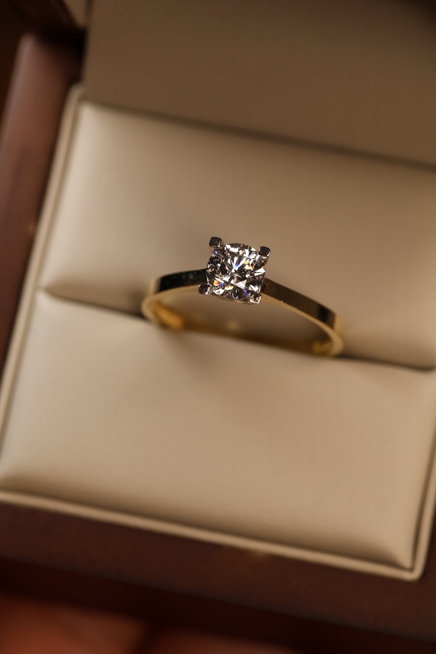 Anillo en Oro Amarillo 14k con Circonia Mod. 15843