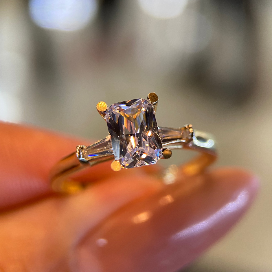 Anillo de compromiso en oro