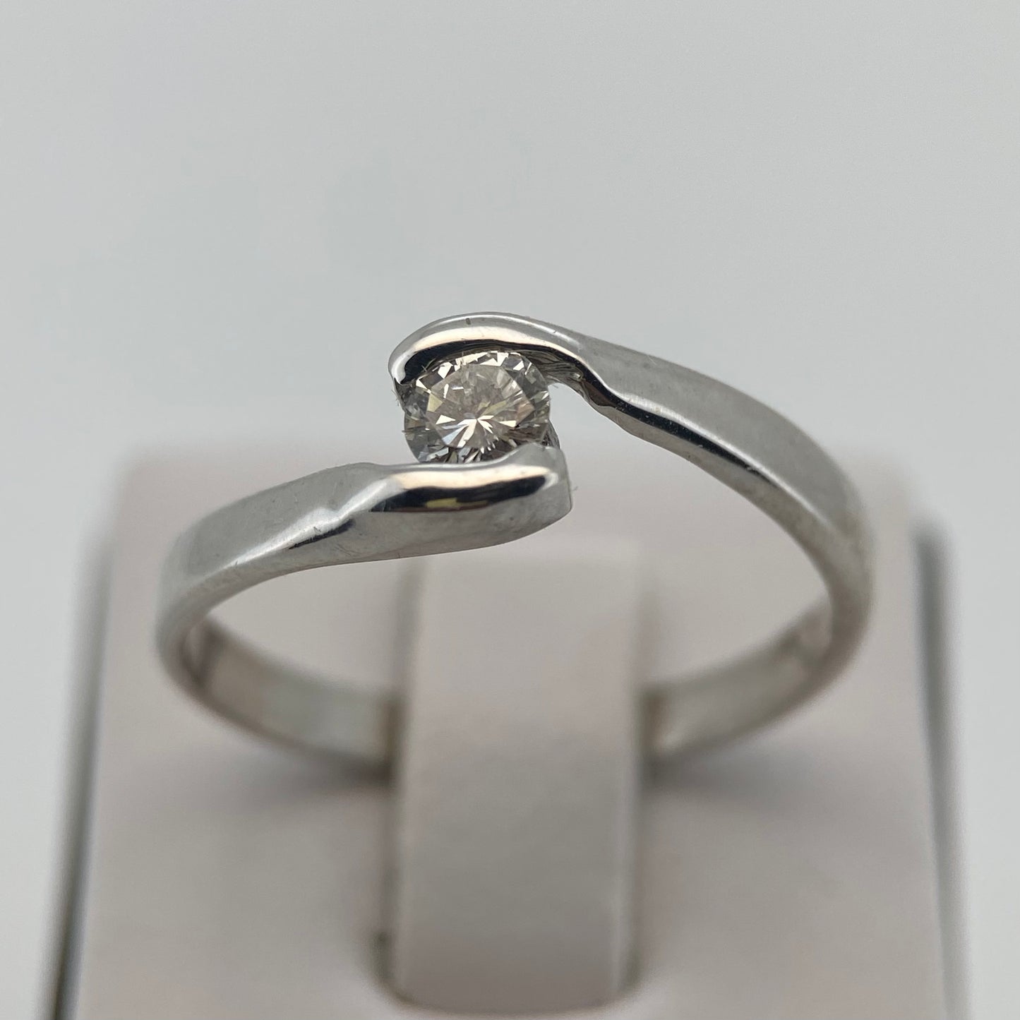 Anillo en Oro blanco de 14k con Diamante Mod: OF1880